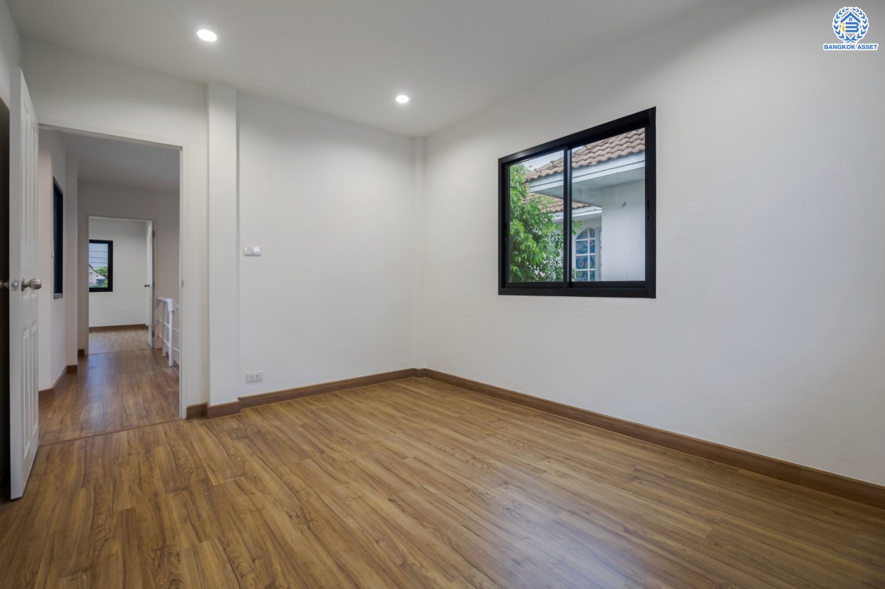 บ้านมือสองตกแต่งใหม่ ม.เศรณีลากูน วัดลาดปลาดุก ตอบโจทย์ทุกการใช้ชีวิต เนื้อที่ 50 ตร.ว. ฟังก์ชัน 3 ห้องนอน 3 ห้องน้ำ ทำเลเดินทางง่าย สะดวกสบายใกล้รถไฟฟ้าสายสีม่วง "สถานีคลองบางไผ่", ทางด่วน "กาญจนาภิเษก" และห้างสรรพสินค้าเซ็นทรัลเวสต์เกต